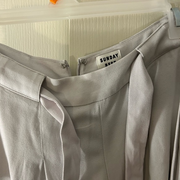 Aritiza shorts: the Wesley shorts! Colour: ice grey, size:6, BRAND NEW, TAGS ON - Picture 4 of 4